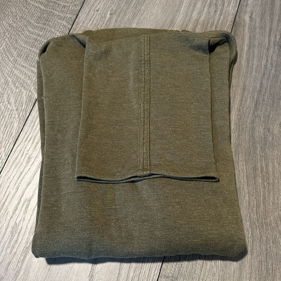 Burrow Turttleneck - Picture 5 of 6